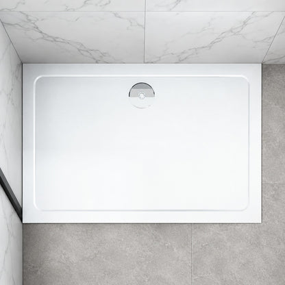 Receveur de douche extra-plat blanc en résine minérale et gel coat – en situation dans une salle de bain
