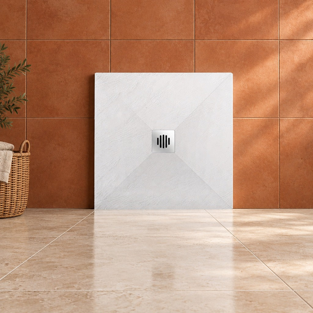 Receveur de douche extra-plat blanc effet pierre antidérapant C3 avec – en situation dans une salle de bain