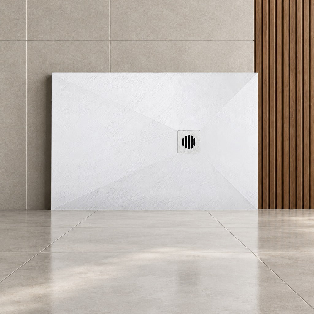 Receveur de douche extra-plat blanc effet pierre antidérapant C3 avec – en situation dans une salle de bain