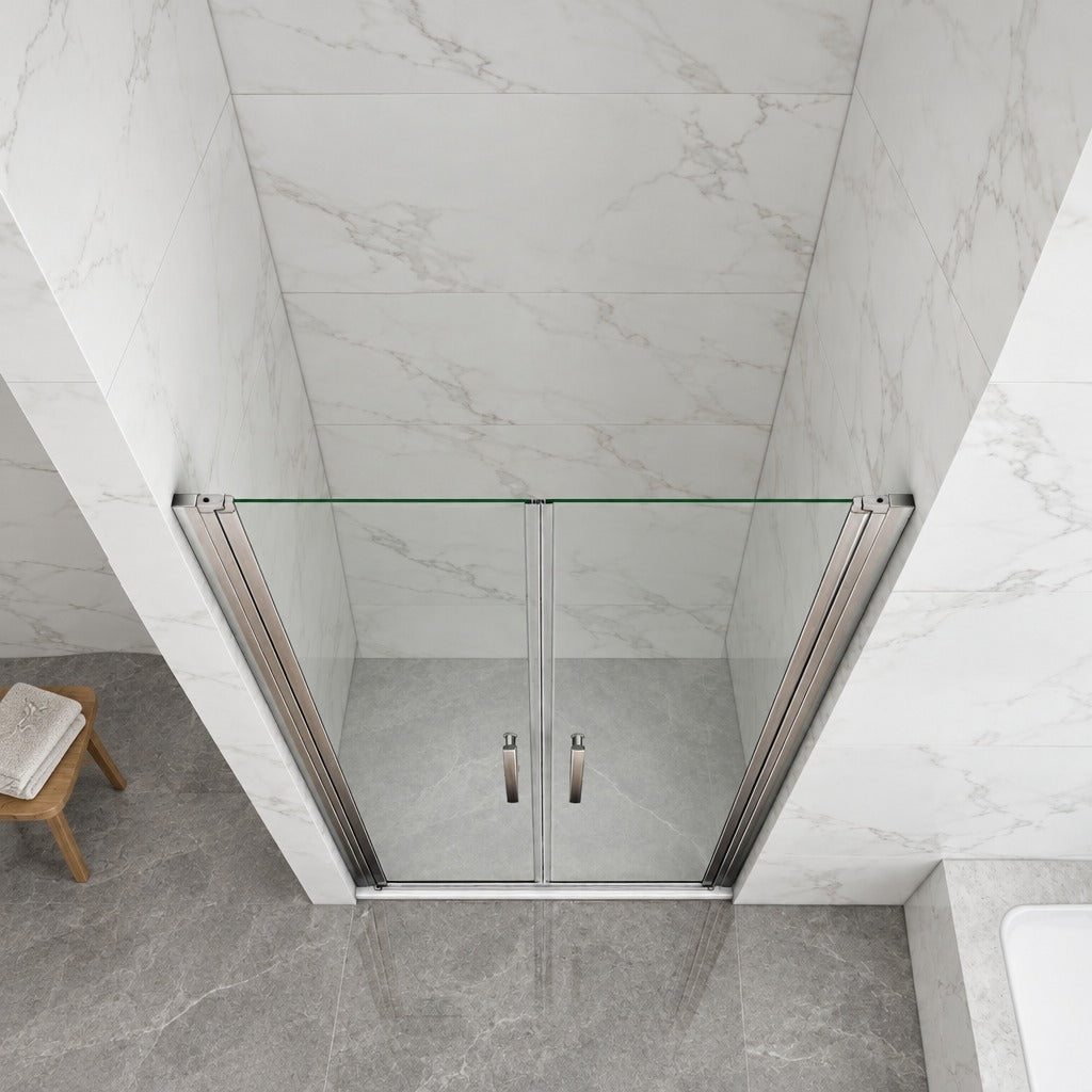 Porte de douche pivotante pour niche – en situation dans une salle de bain