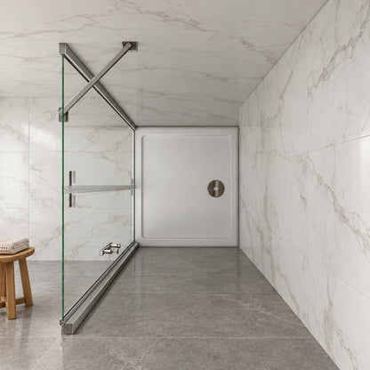Porte de douche pivotante-pliante avec paroi fixe pour niche – en situation dans une salle de bain