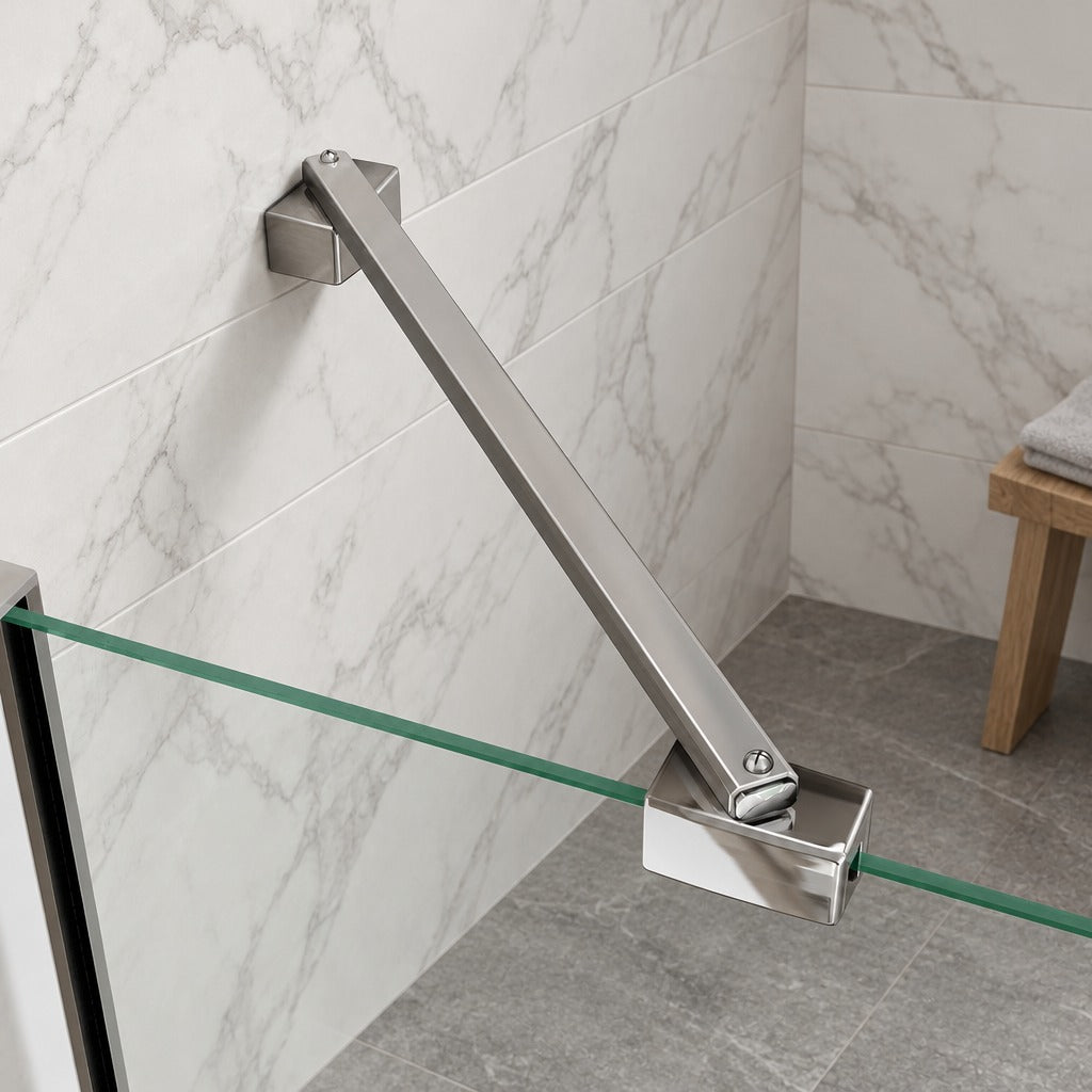 Porte de douche pivotante-pliante avec paroi fixe pour niche – en situation dans une salle de bain