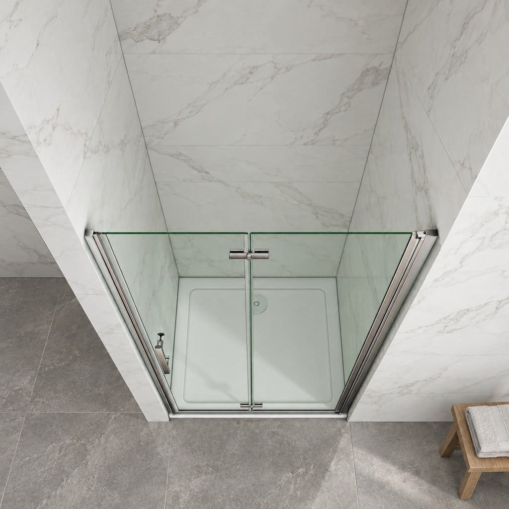 Porte de douche pivotante-pliante pour niche – en situation dans une salle de bain