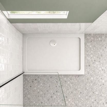 Receveur de douche extra-plat blanc en Solid Surface antidérapant et – en situation dans une salle de bain