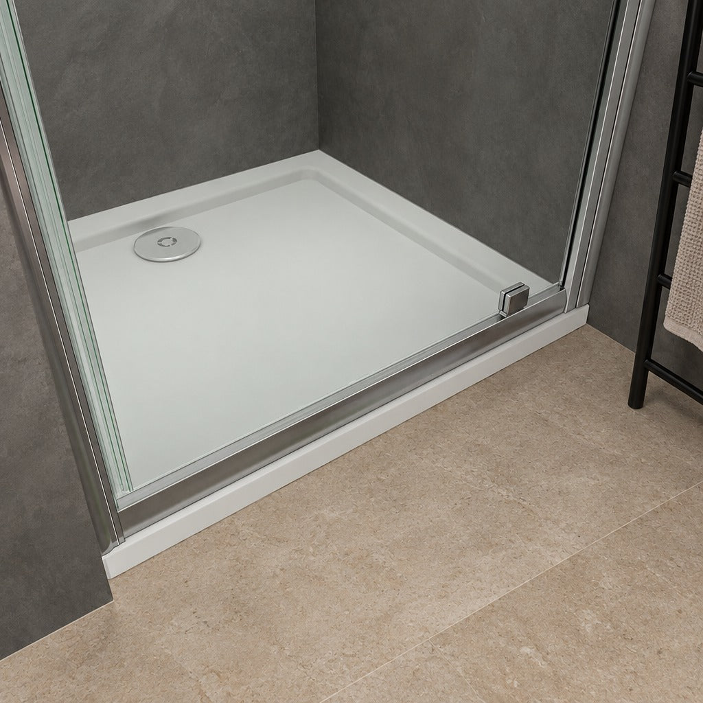 Porte de douche pivotante avec paroi fixe pour niche – en situation dans une salle de bain