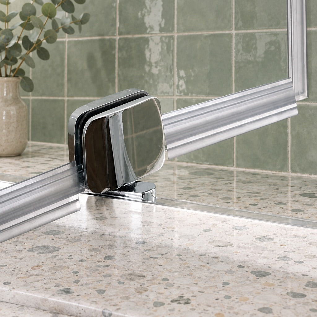 Cabine de douche pivotante accès d'angle – en situation dans une salle de bain