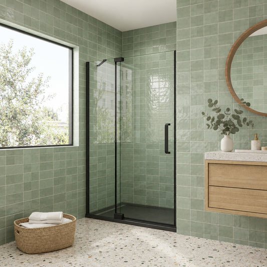 Porte de douche pivotante pour niche – en situation dans une salle de bain