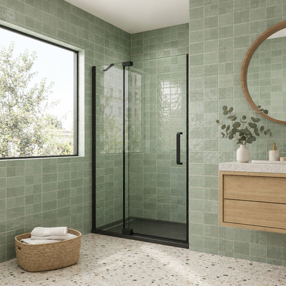 Porte de douche pivotante pour niche – en situation dans une salle de bain
