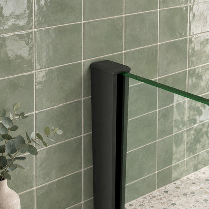 Porte de douche pivotante pour niche – en situation dans une salle de bain