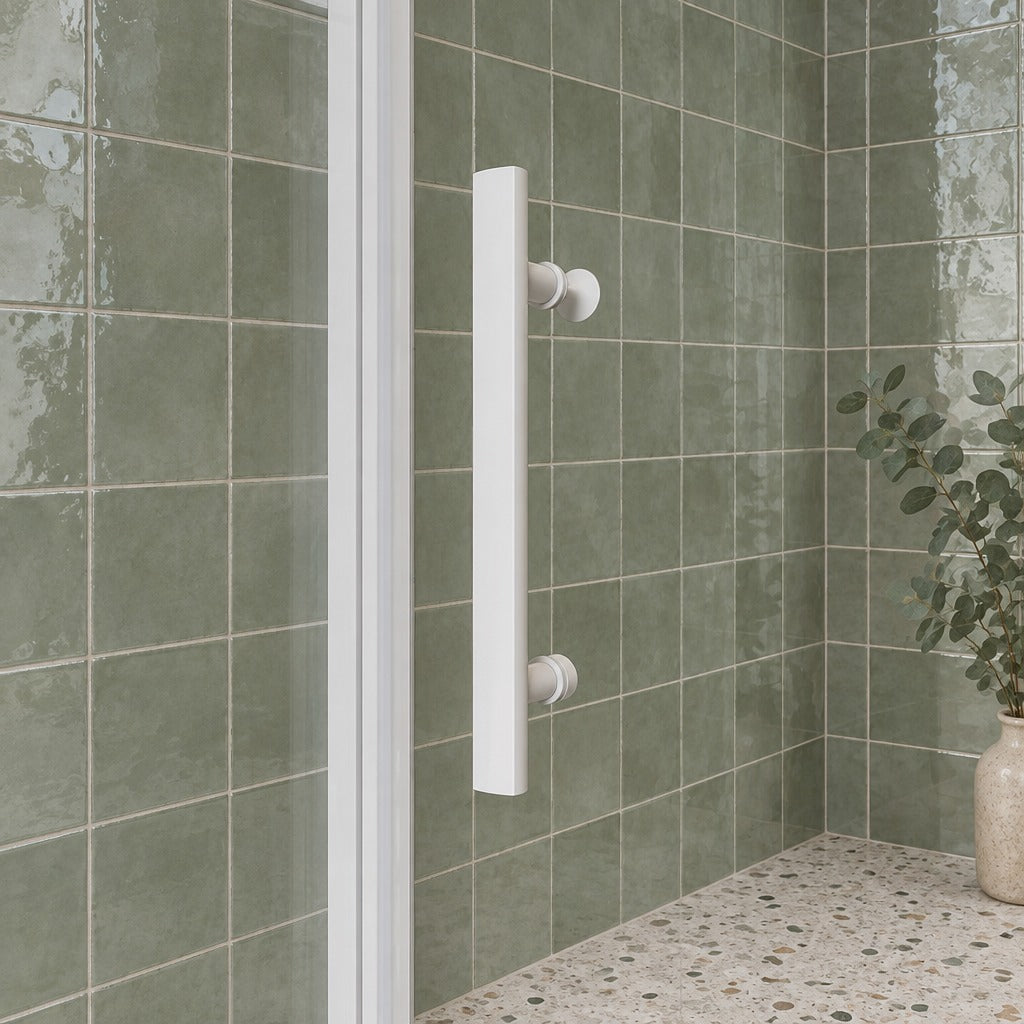 Porte de douche pivotante pour niche – en situation dans une salle de bain