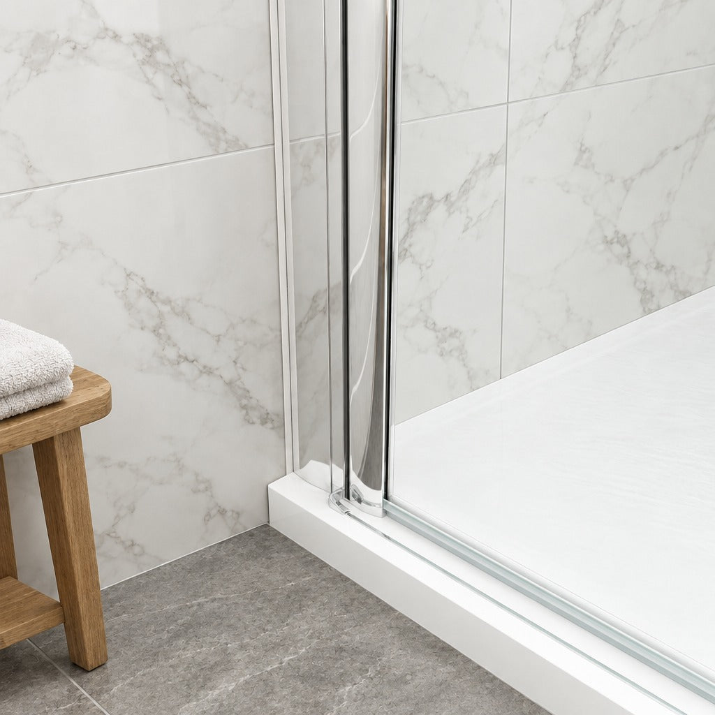 Porte de douche pivotante pour niche – en situation dans une salle de bain