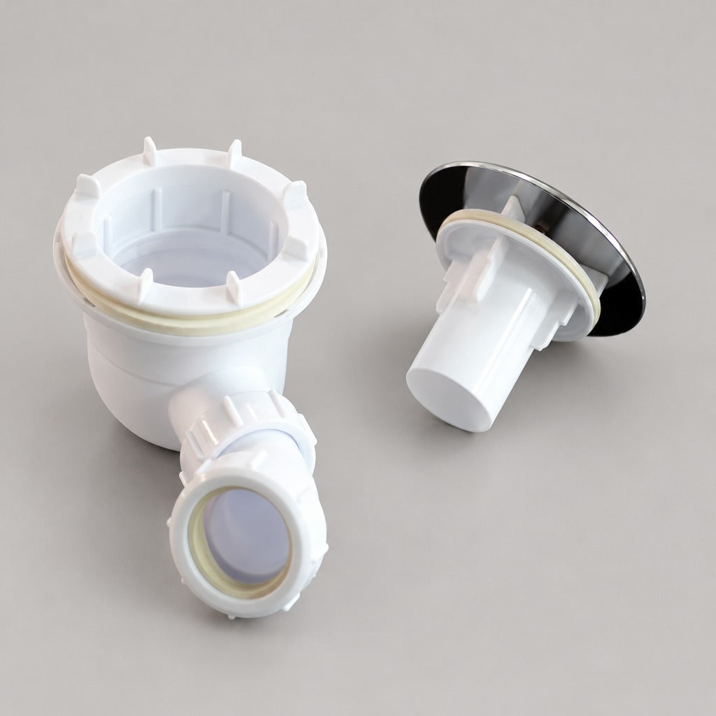 Bonde de receveur Ø 90 mm extra-plate chromée avec siphon flexible 90 – en situation dans une salle de bain