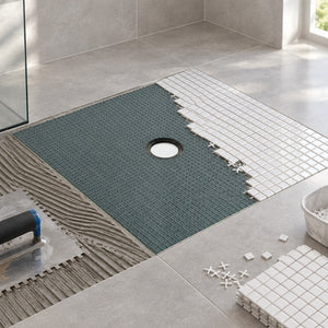 Receveur de douche à carreler recoupable pour douche à l'italienne – en situation sur chantier