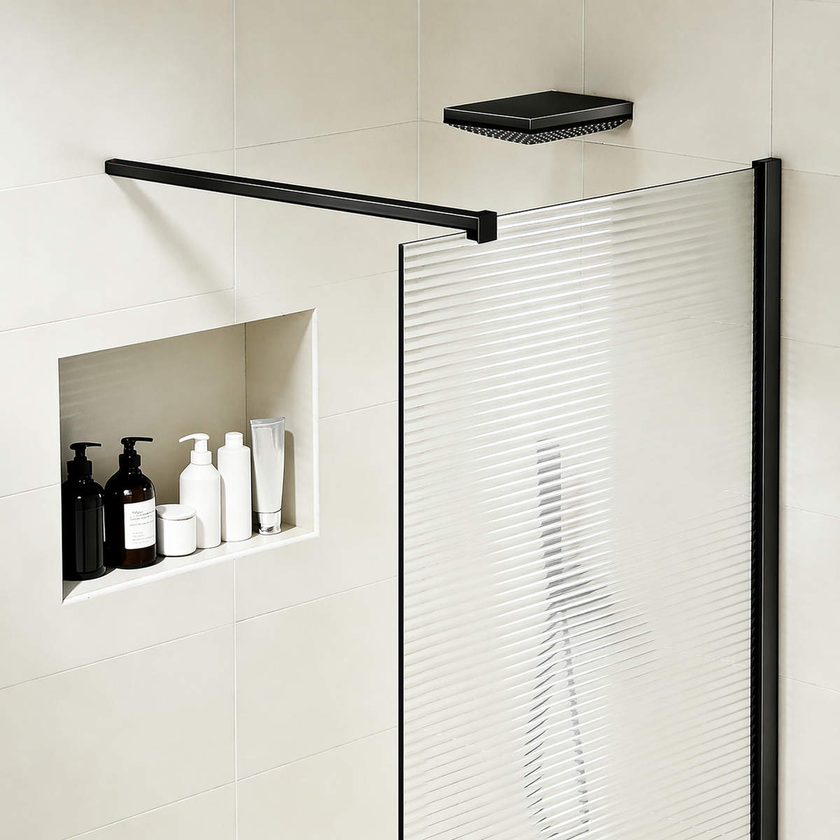 Paroi à l'italienne en verre ondulé 8mm avec profilé et barre 140cm en aluminium noir mat